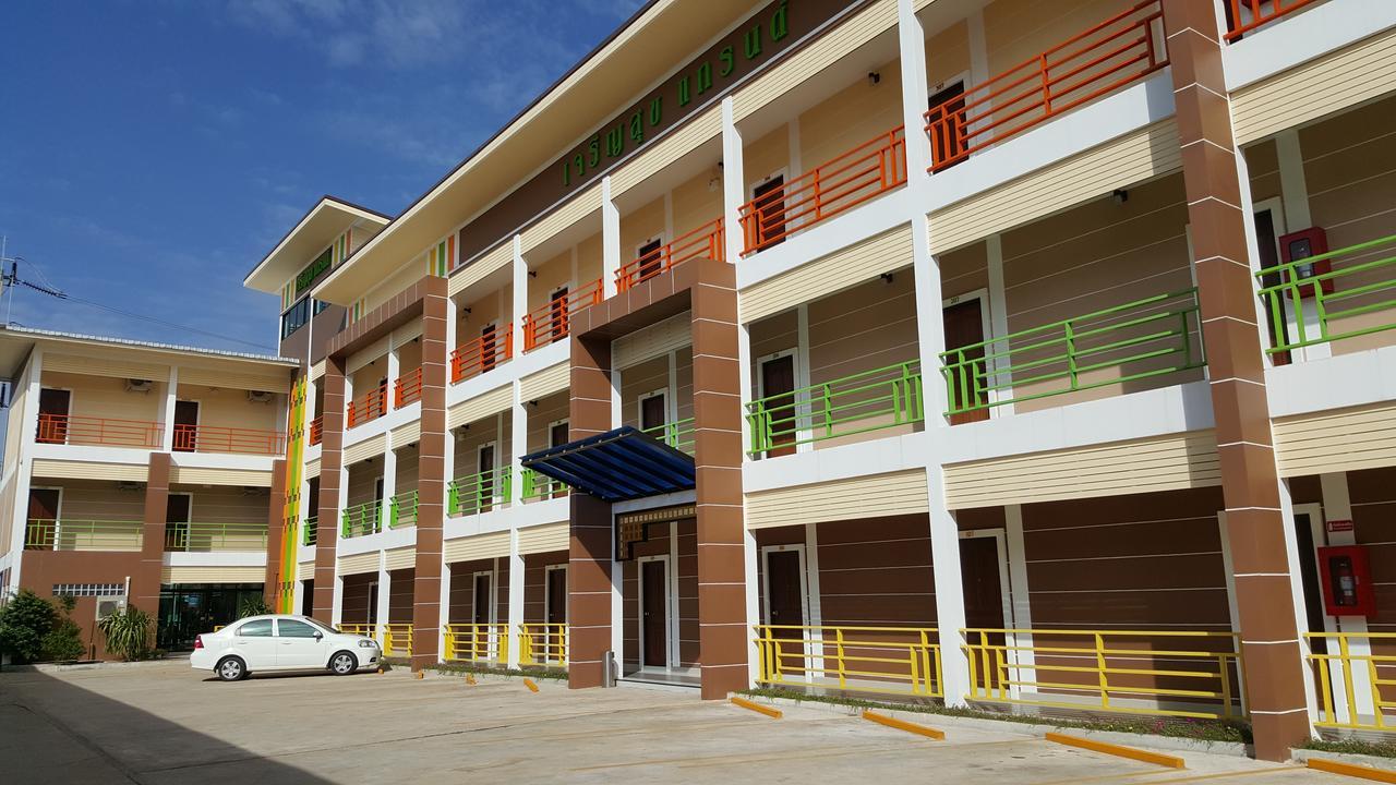 Charoensuk Grand Hotel Kabin Buri Esterno foto