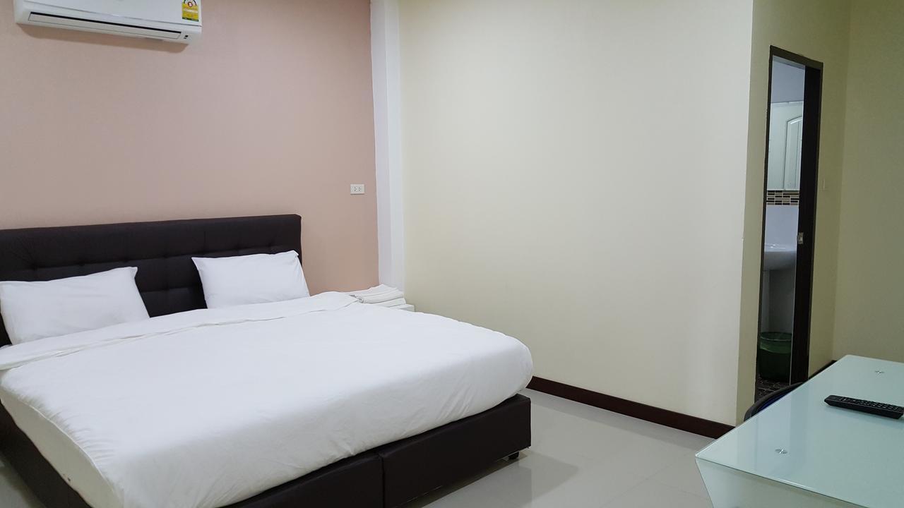 Charoensuk Grand Hotel Kabin Buri Esterno foto
