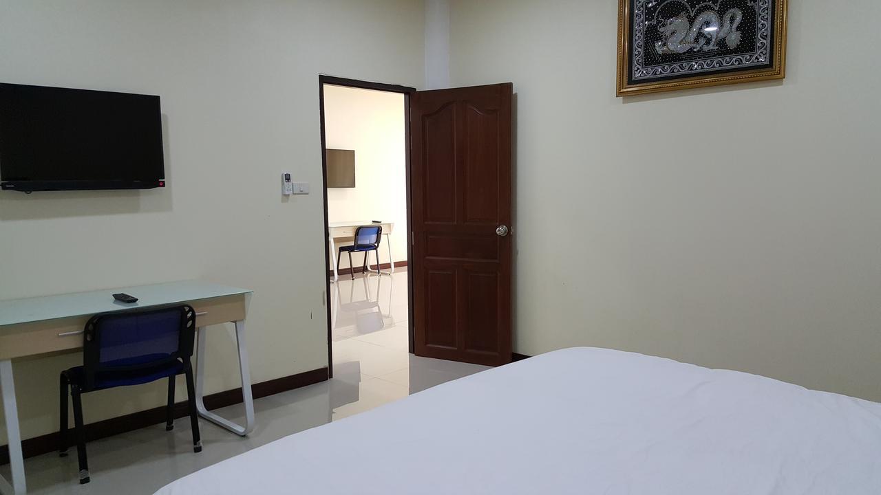 Charoensuk Grand Hotel Kabin Buri Esterno foto
