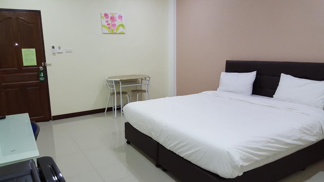 Charoensuk Grand Hotel Kabin Buri Esterno foto